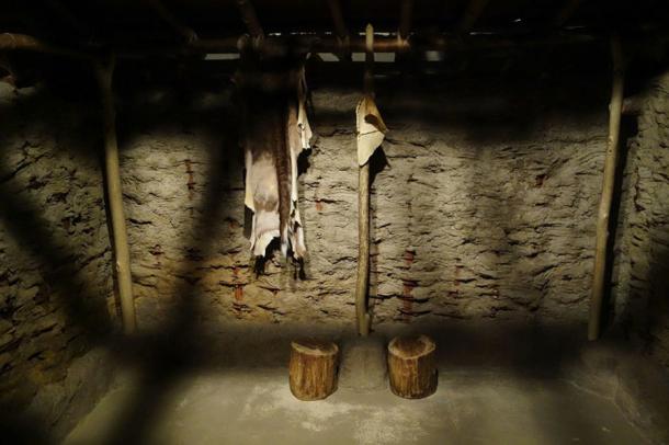 Réplica de una casa descubierta en Aztalan State Park.  Ahora en exhibición en el Museo Histórico de Wisconsin en Madison.  (Daderot / CC0)