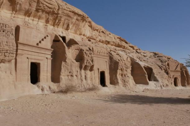 Una fila de tumbas, Mada'in Saleh, Arabia Saudita (mstarling / Adobe Stock)