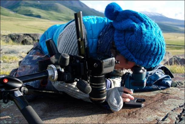 Joint Russian-French scientific team studying the Paleolithic rock art at Kalgutinsky Rudnik. (Hugues Plisson & Lidia Zotkina / Siberian Times)