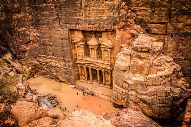 La espectacular ciudad antigua de Petra fue construida por los nabateos. (pcalapre / Adobe Stock)