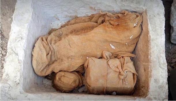 The stone box with the items wrapped in linen canvas found at the excavation site, which suggest Thutmose II’s tomb is nearby. (Andrzej Niwiński / Warsaw University’s Institute of Archaeology)