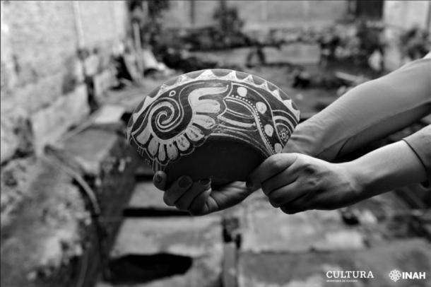 A straight divergent bowl of the Texcoco type, white on red, found at the Mexico City site where the Aztec altar was discovered. (Mauricio Marat / INAH)