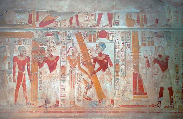 Scène sur le mur ouest de la salle d'Osiris qui est située au-delà des sept chapelles et dans laquelle on entre par la chapelle d'Osiris. Elle montre l'élévation du pilier Djed