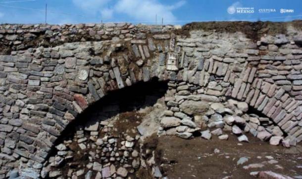 El túnel es parte de una red de diques de 2.5 millas de largo.  (Edith Camacho, INAH)