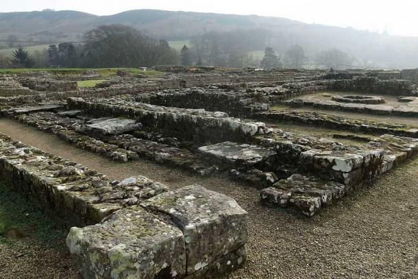 The Vindolanda Roman fort is just south of Hadrian’s Wall, and it was here that the carved stone phallus with the Roman graffiti insult was discovered in a rubble trench. (Mramoeba / CC BY-SA 4.0)