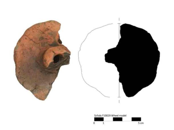 A wheel model from the site of Szilvas (Hungary), which can be assigned to the Vucedol culture (3000/2900-2500/2400 BC). (Fynn Wilkes/Kiel University)