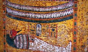 Scene from the decorated upper portion of the East wall in KV62 shows the mummified Tutankhamun lying supine within a tall, garland-bedecked shrine; design by Anand Balaji (Photo credit: Meretseger Books); Deriv. 